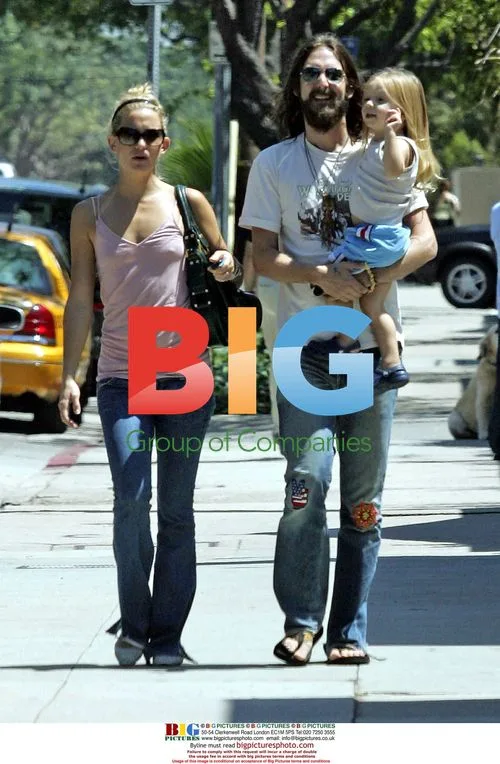 Chris Roberson and Kate Hudson with son Ryder