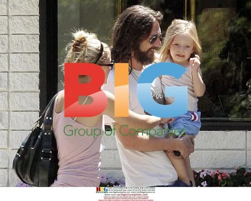 Chris Roberson and Kate Hudson with son Ryder