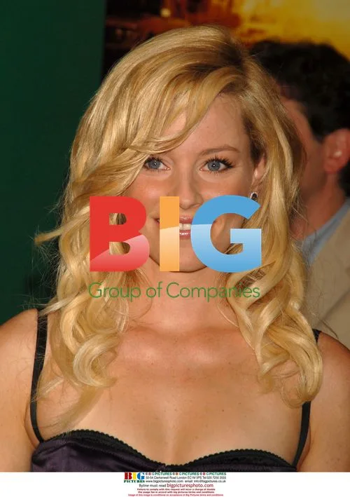 Elizabeth Banks at 'Invincible' Premiere