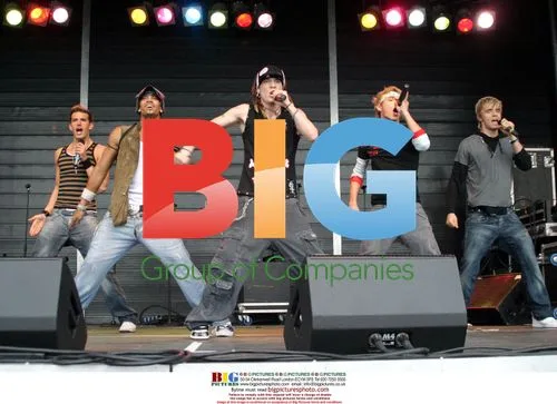 US5 Performs at Denby Dale Festival