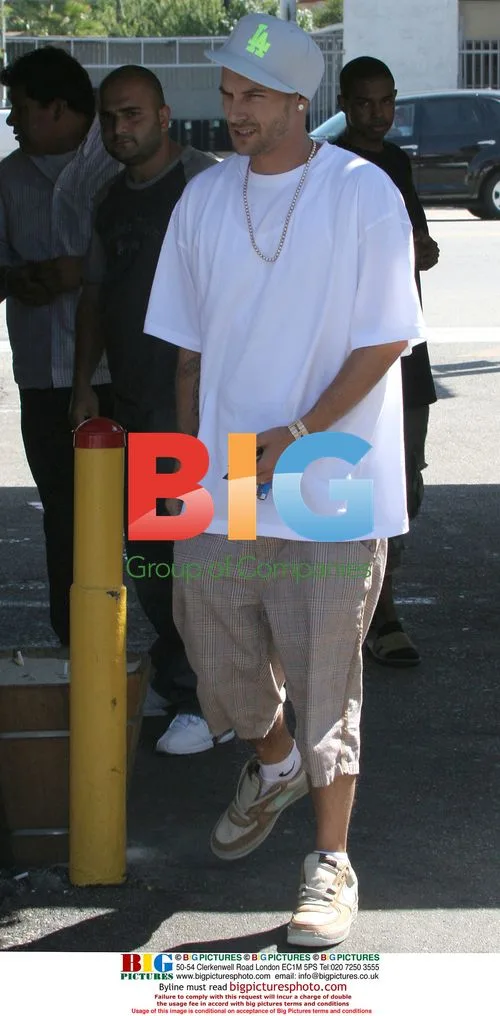 Kevin Federline Filling Up Ferrari in Malibu