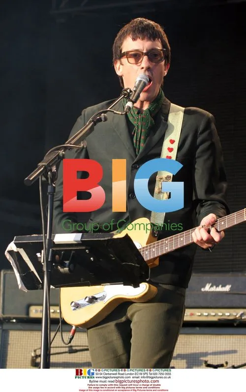 Graham Coxon performing at Metro Weekender