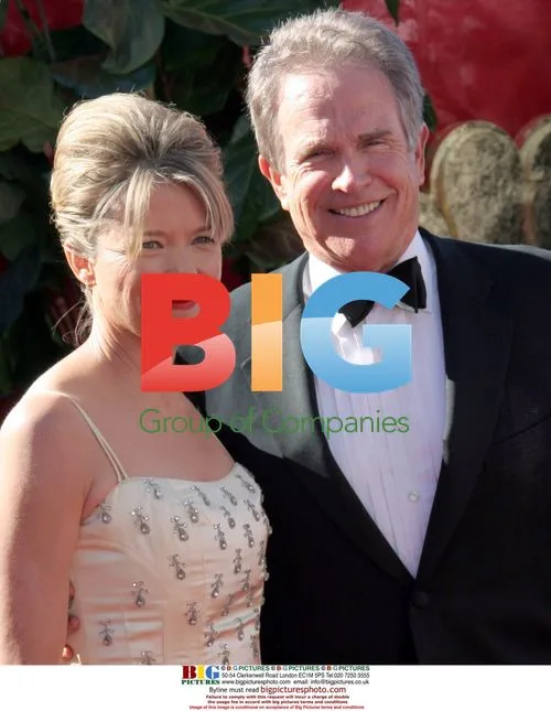 WARREN BEATTY and ANNETTE BENING at Emmys 2006