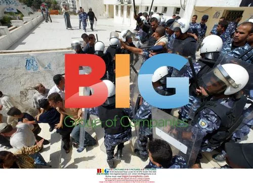 Riot police block protesters from Palestinian parliament