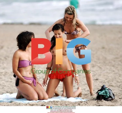 Hannah, Jakki and Simone on Caribbean Beach