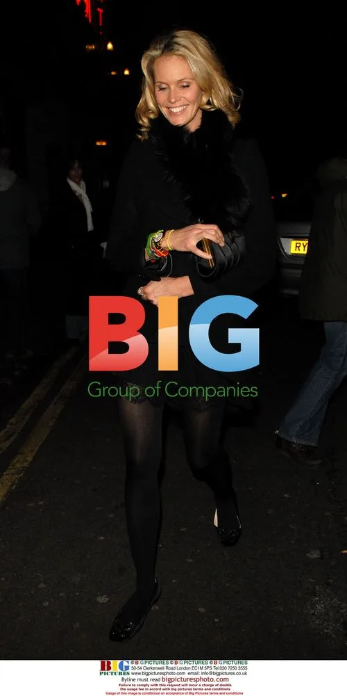 Elle Macpherson dines with Ray Fearon and girlfriend