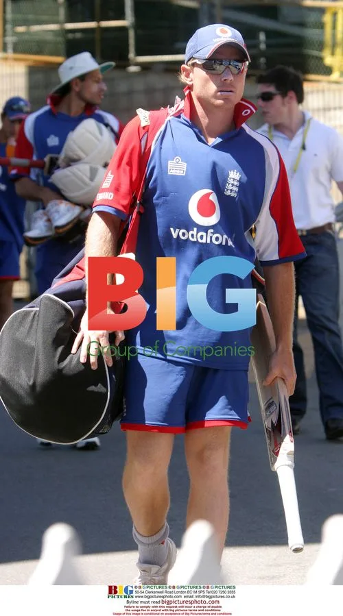 England Cricket Team Arrives for Training