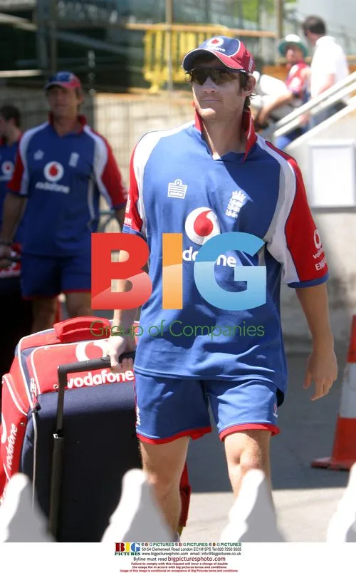 England Cricket Team Arrives for Training