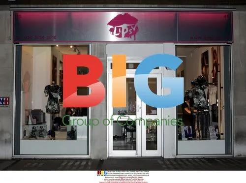 Nikki Grahame shops at Lipsy boutique