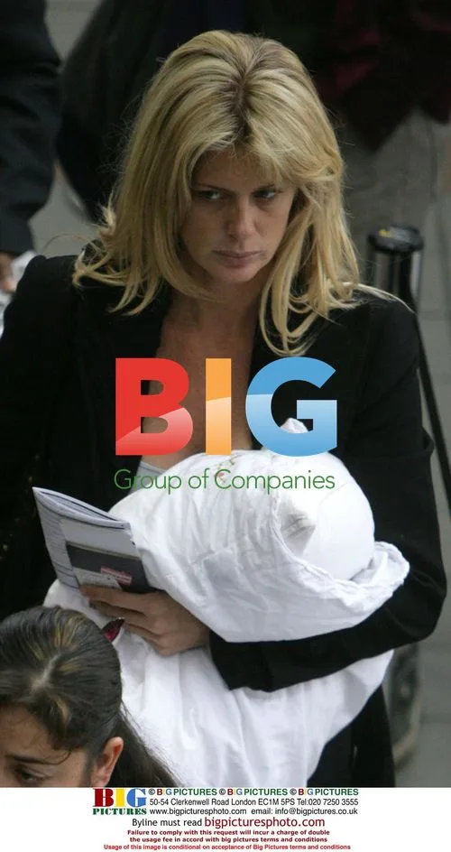 Rachel Hunter Flies with Pillow