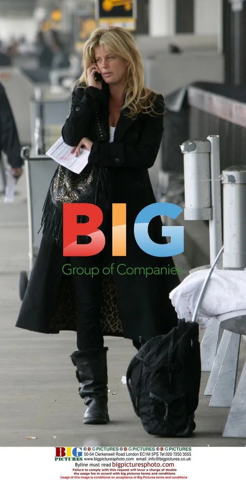 Rachel Hunter Travels with Pillow