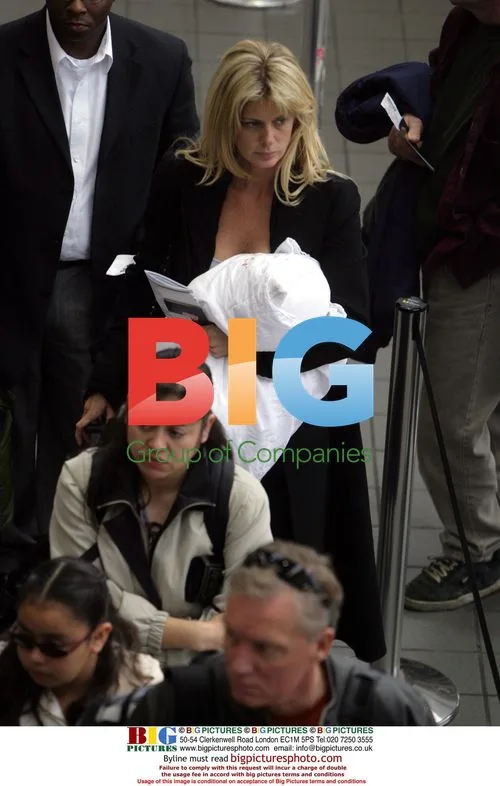 Rachel Hunter Flies to See Boyfriend