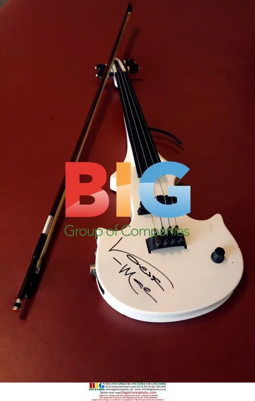 Vanessa Mae's White Electric Violin Up for Auction