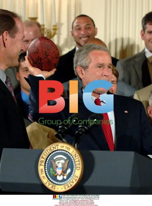 Bush Throws Pass to Steelers' Ward