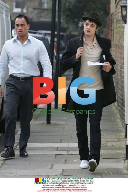 Pete Doherty leaves Kate Moss's home