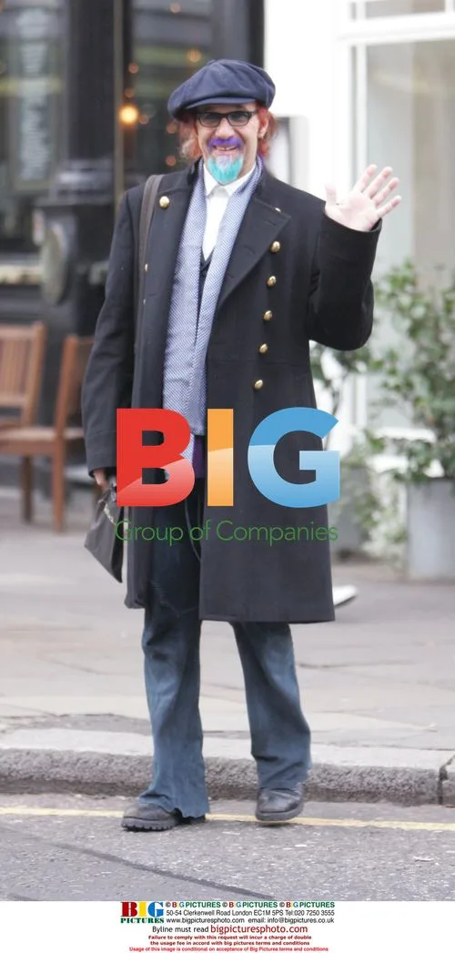 Mark Hudson Saying Goodbye Outside London Hotel