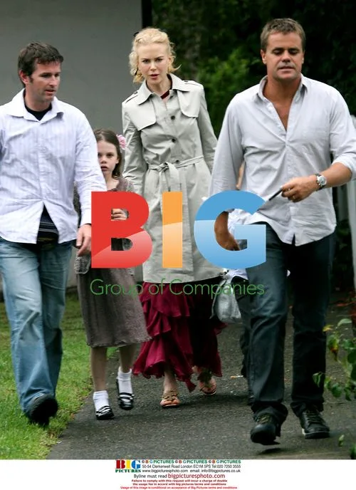 Nicole Kidman arrives at her parents' home