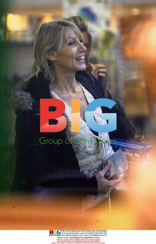 Ingrid Tarrant shopping with daughter
