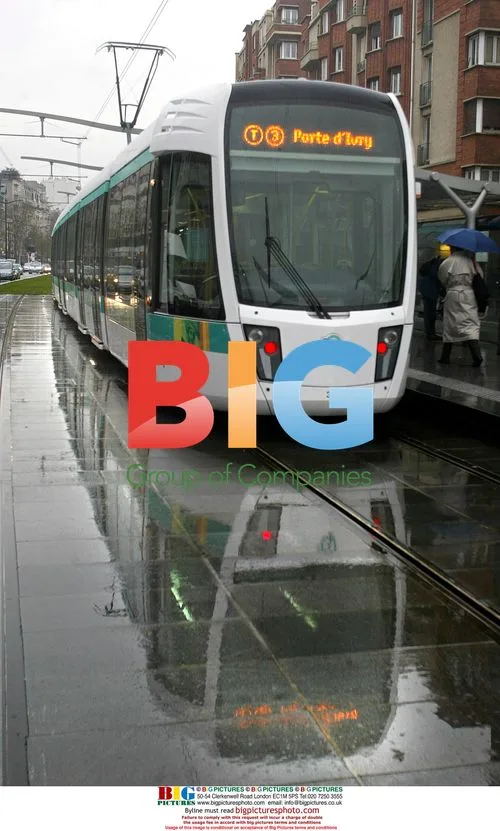 New Tramway Debuts in Paris