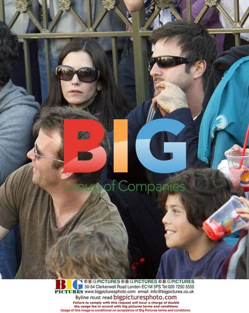Courteney Cox and David Arquette at Disneyland with Daughter