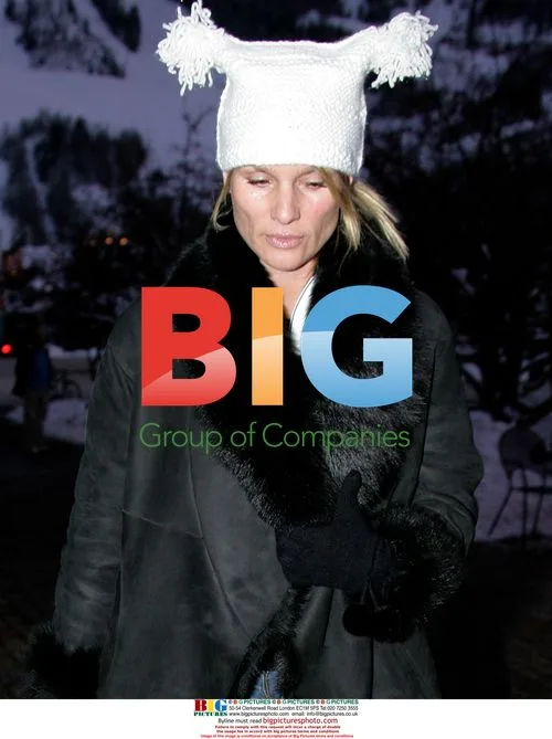 Nicollette Sheridan and Michael Bolton Christmas Shopping in Aspen