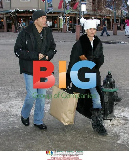 Nicollette Sheridan and Michael Bolton Christmas shopping in Aspen