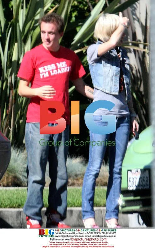 Frankie Muniz with fiancee Jamie