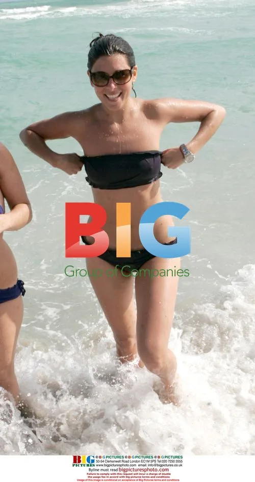 Lance Bass, Reichen Lehmkuhl, and Jamie-Lynn Sigler swimming together