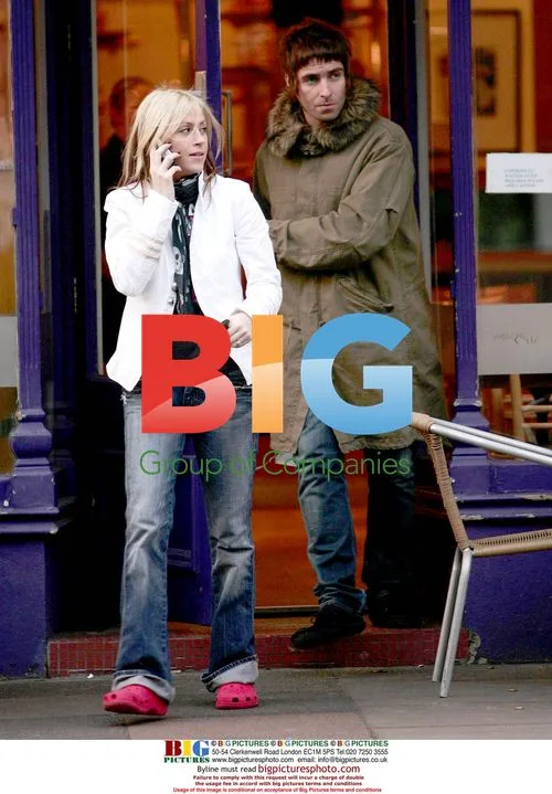 Liam Gallagher and Nicole Appelton Grab Takeout
