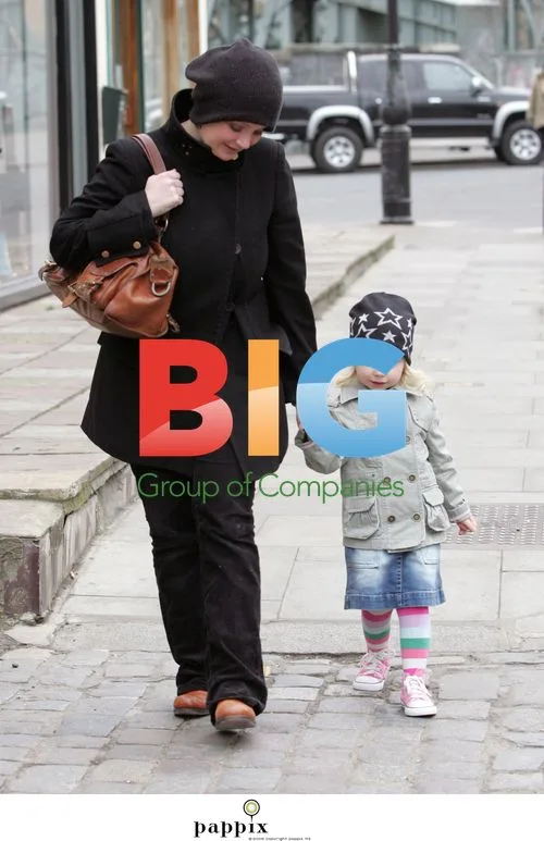 Gail Porter goes shopping with daughter Honey