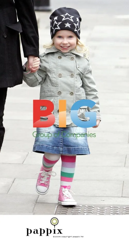 Gail Porter goes shopping with daughter