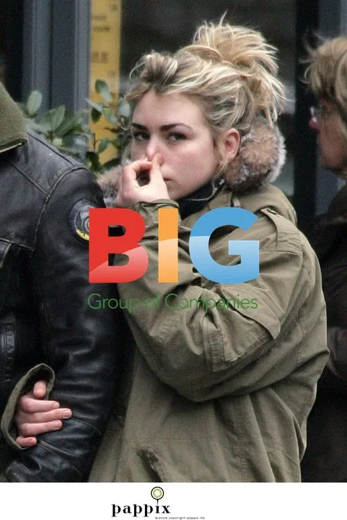 Billie Piper and boyfriend shopping at Tesco