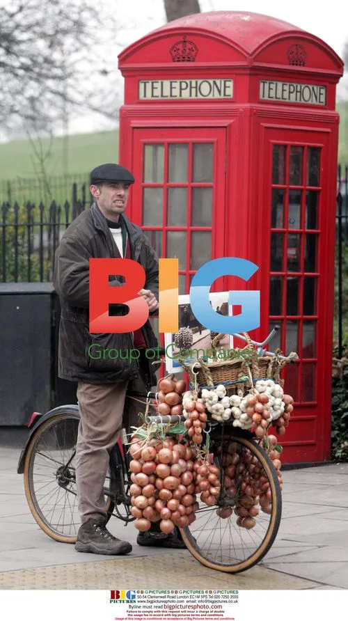 French Onion Seller Asks Queen for Help