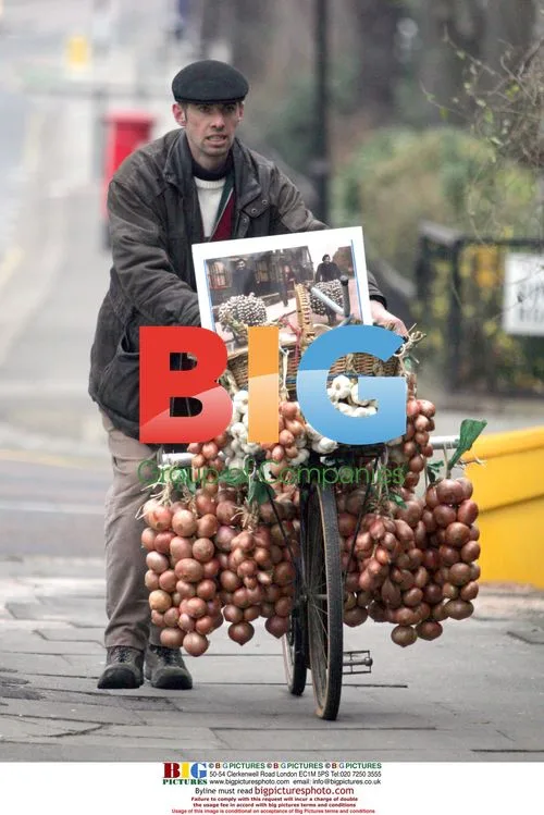 French Onion Sellers Seek Queen's Help