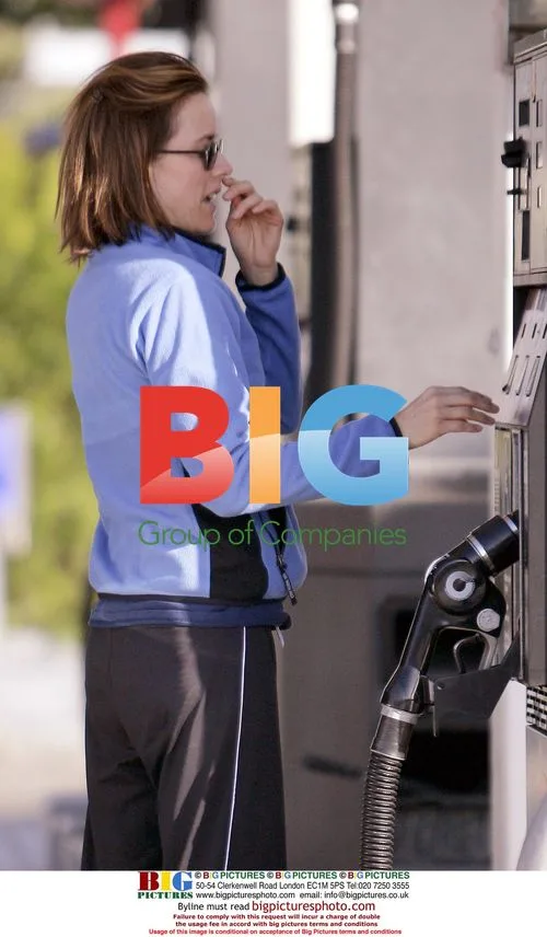 Actress Tea Leoni Pumps Gas in Malibu