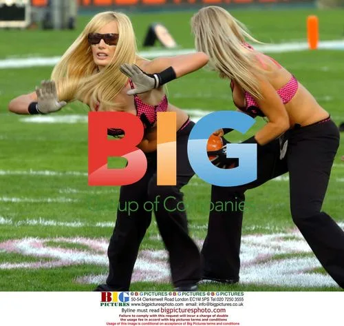 2006 Lingerie Bowl: Temptation vs. Euphoria