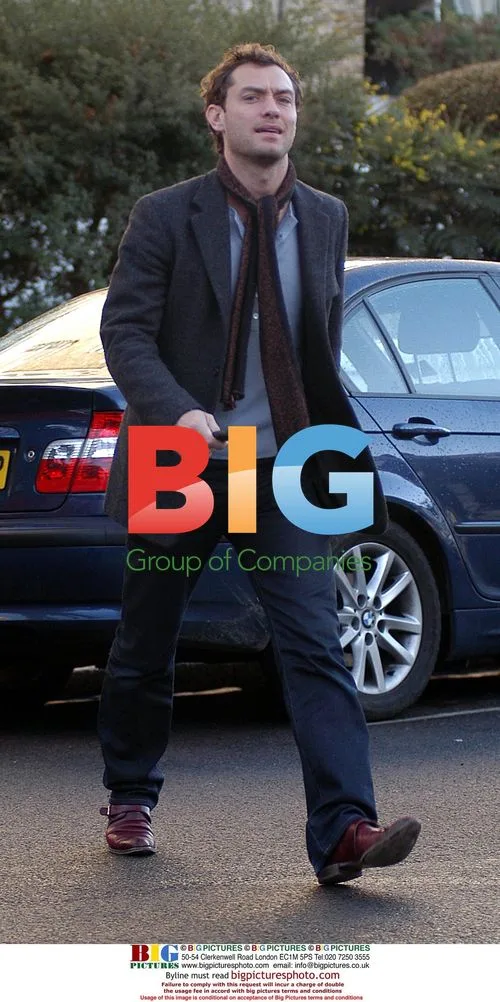 Jude Law Returns to Car After School Drop-Off