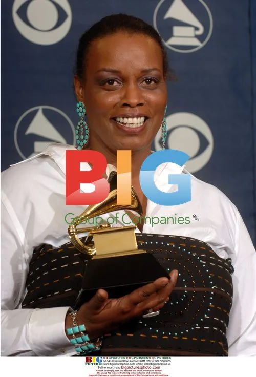Dianne Reeves Holds Grammy
