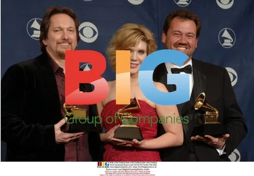 Jerry Douglas, Alison Krauss, and Dan Tyminski hold Grammys