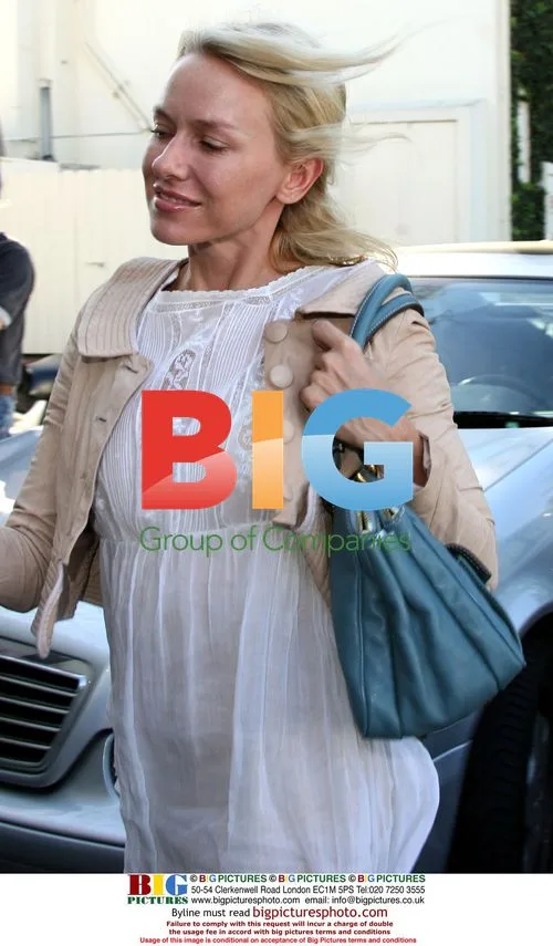 Naomi Watts Shopping at Kaviar and Kind Boutique