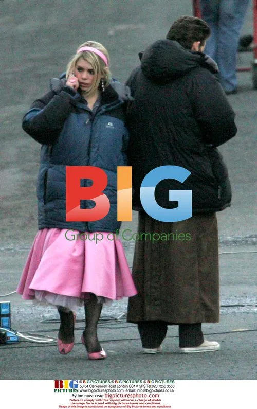 Billie Piper and David Tennant on Doctor Who set