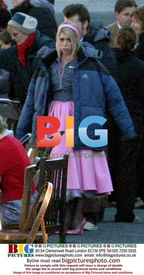 Billie Piper and David Tennant on Doctor Who set