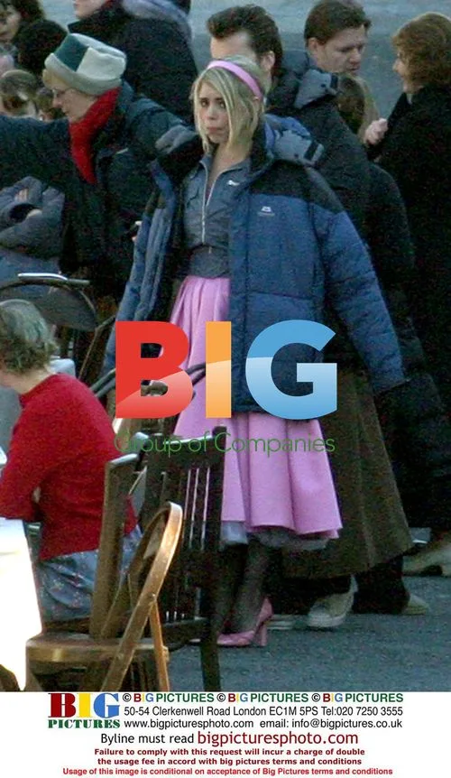 Billie Piper and David Tennant on Doctor Who Set