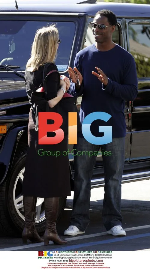 Isiah Washington flirts with blonde at Fred Segal