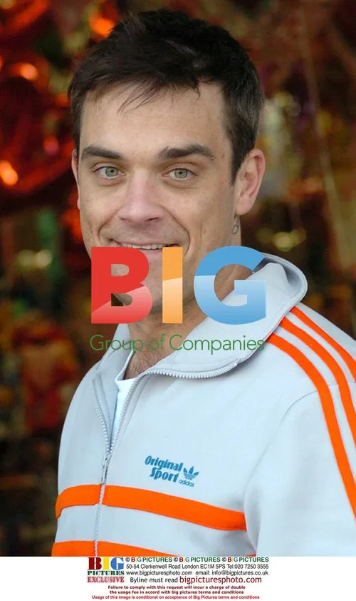 Robbie Williams and Friends Hang Out in LA
