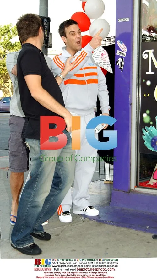 Robbie Williams and Friends Valentine's Shopping