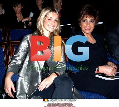 Shirley Bassey and Louise Redknapp at Julian McDonald LFW 2006