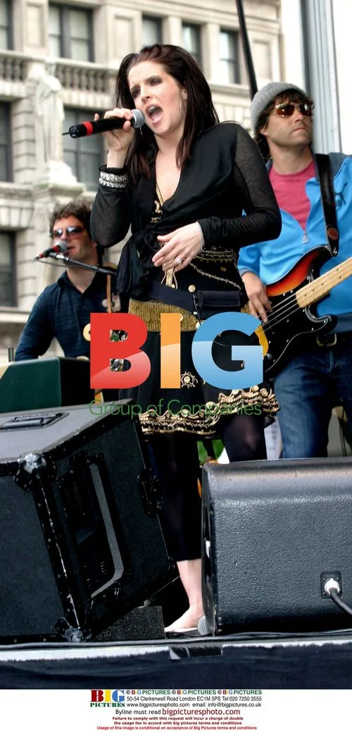 Lisa-Marie Presley performs in NYC with husband and ex-husband