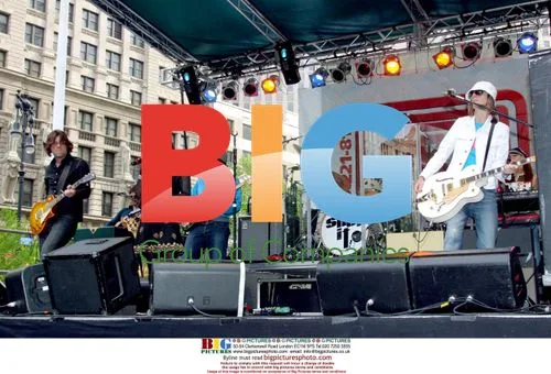 Lisa-Marie Presley performs with band in NY