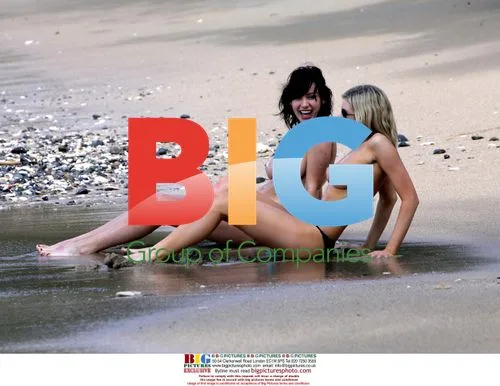 Sophie Howard and Charlotte Cool Down in Caribbean